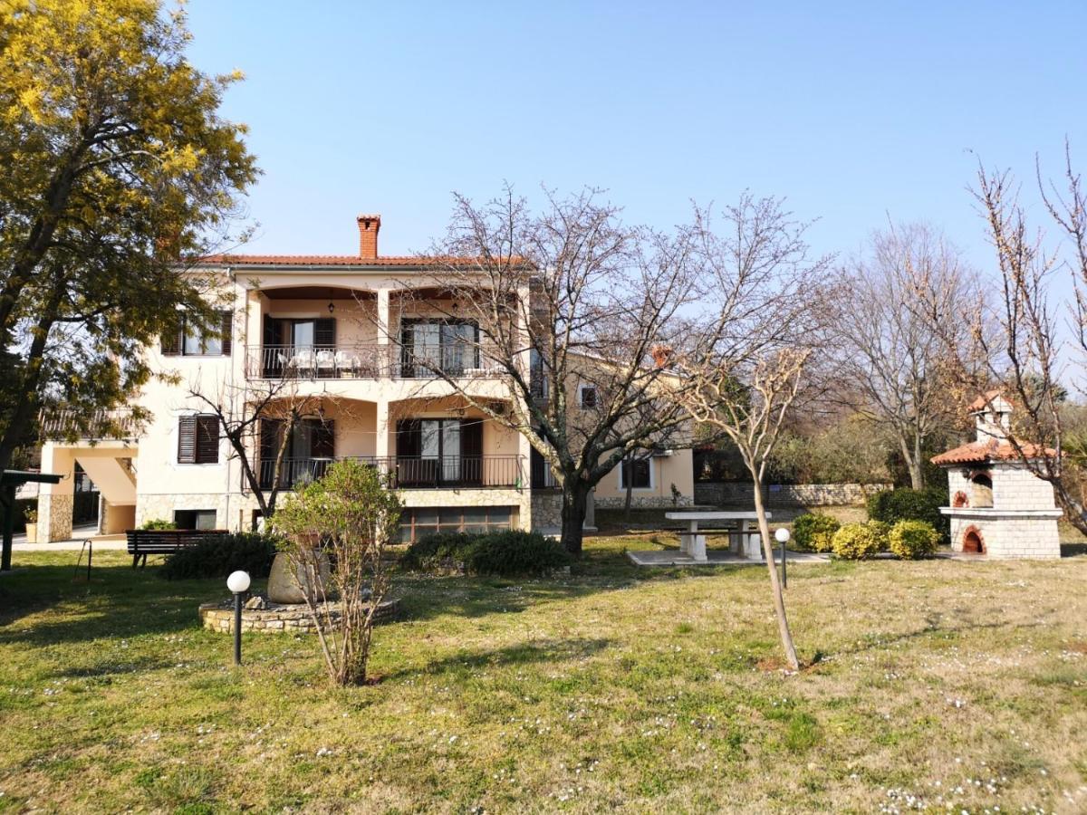 Apartment Poesia Porec Bagian luar foto