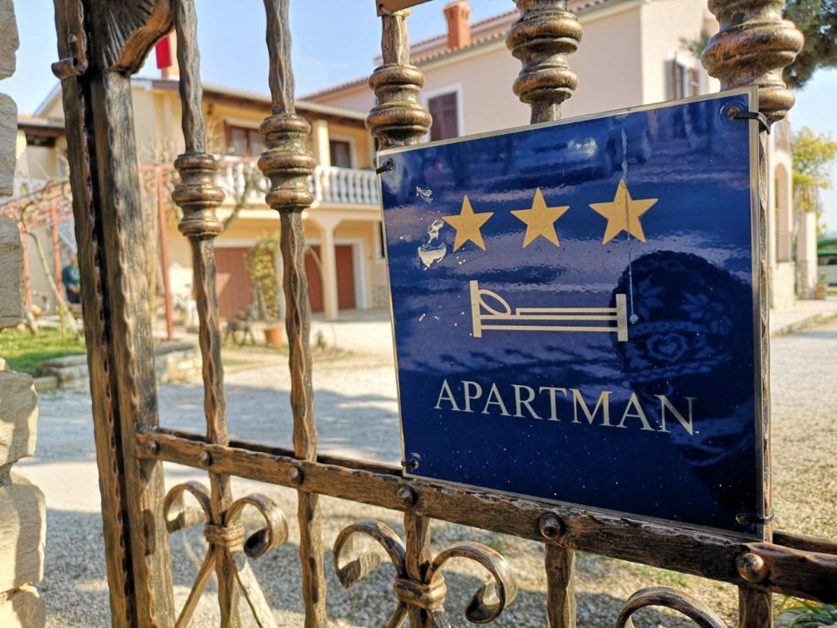 Apartment Poesia Porec Bagian luar foto