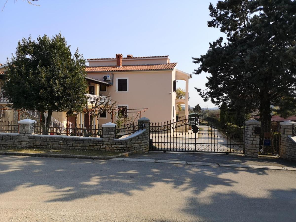 Apartment Poesia Porec Bagian luar foto